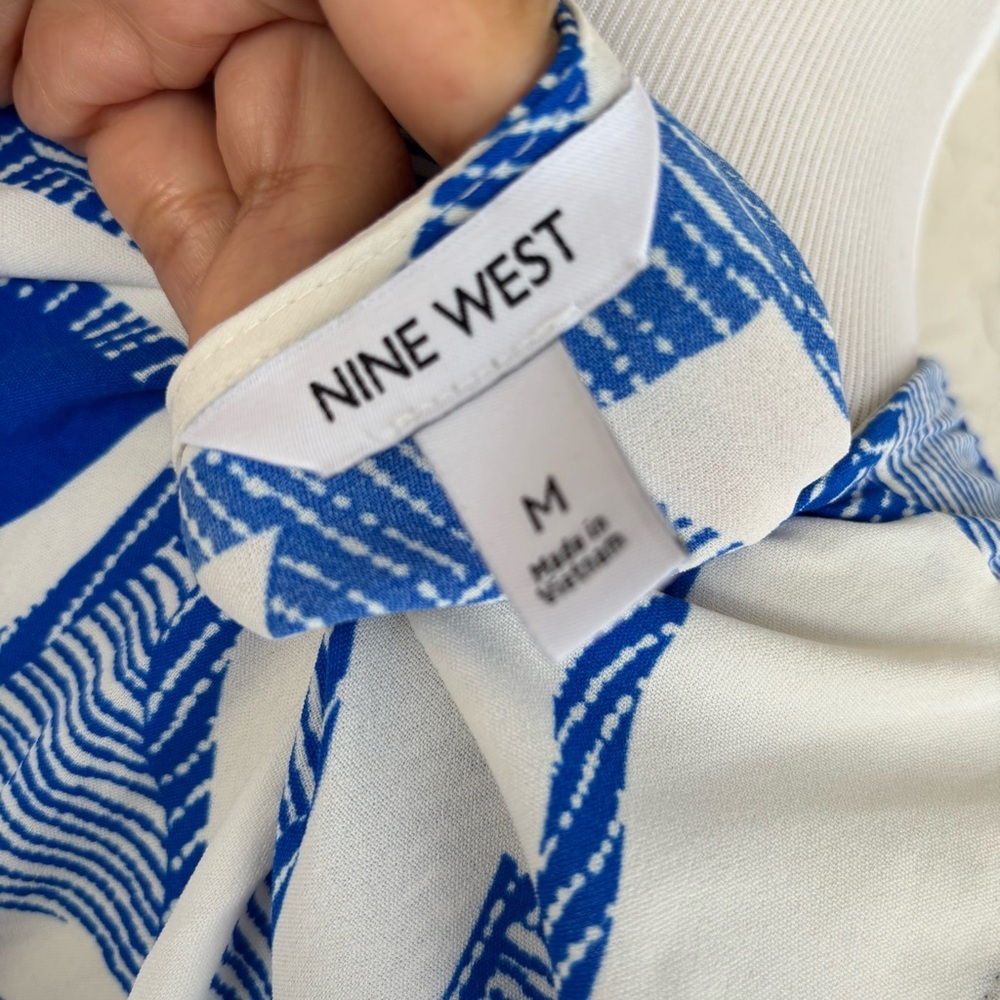 Nine West Blouse Size M Blue White Abstract Print V-Neck Peplum Sleeveless Top - Picture 6 of 11